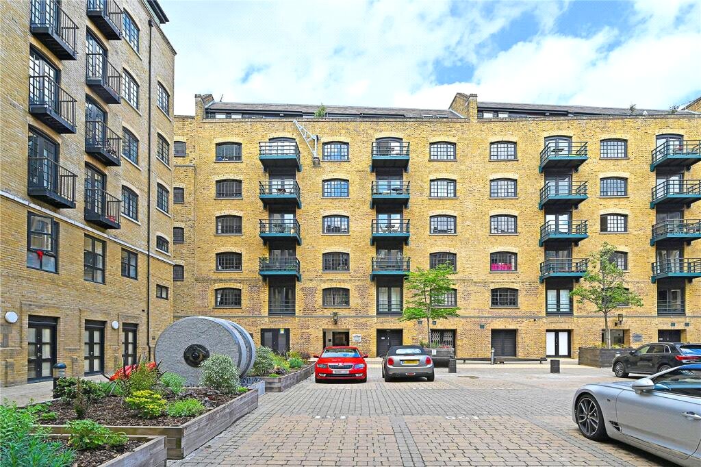 2 bed apartment for sale in Shad Thames, London  - Property Image 3