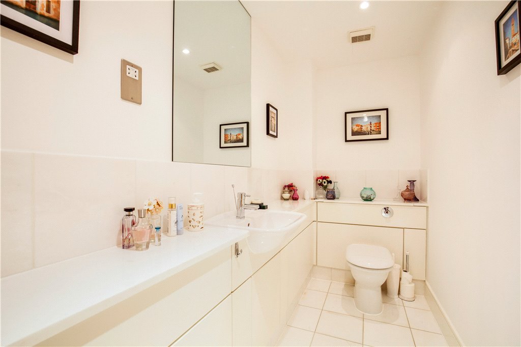 2 bed apartment for sale in Caraway Apartments, 2 Cayenne Court  - Property Image 11