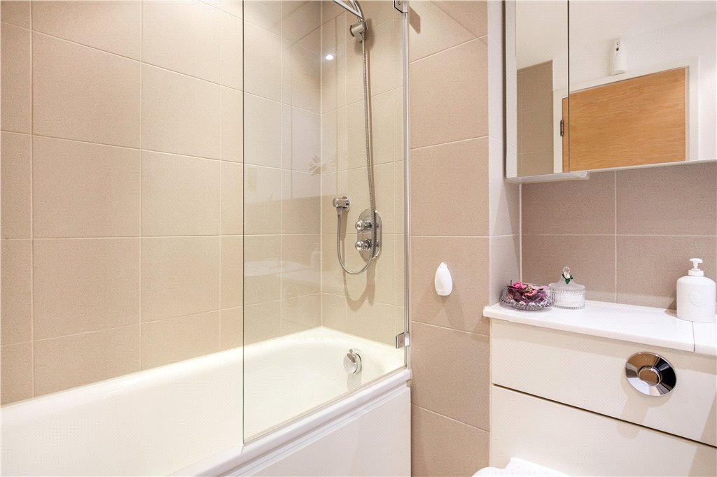 2 bed apartment for sale in Caraway Apartments, 2 Cayenne Court  - Property Image 9