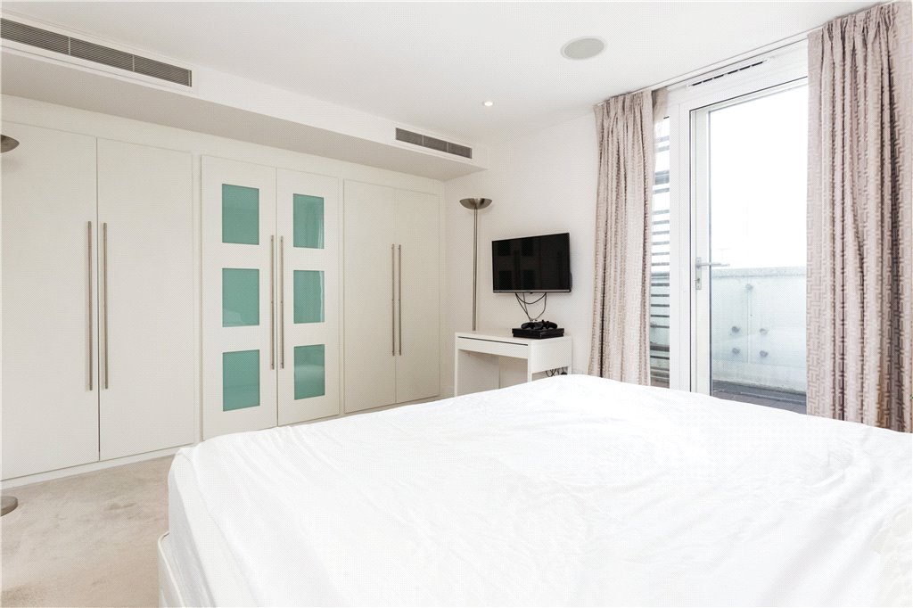 2 bed apartment for sale in East Lane, London  - Property Image 12