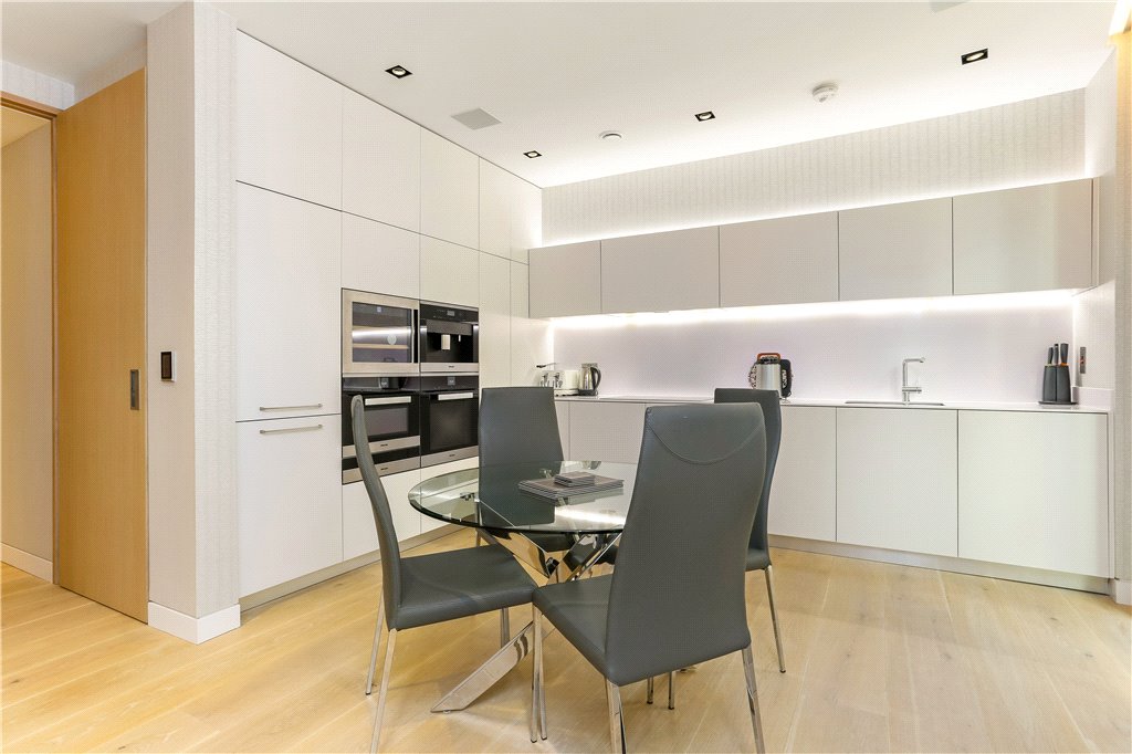2 bed apartment for sale in Duchess Walk, London  - Property Image 6
