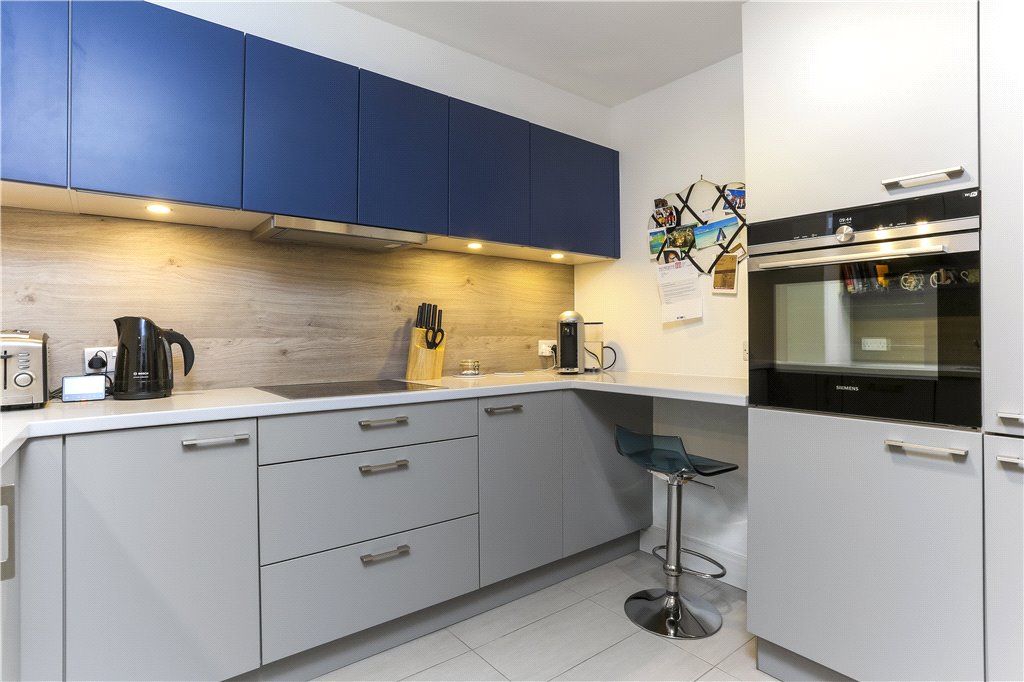 2 bed apartment for sale in Tamarind Court, 18 Gainsford Street 8