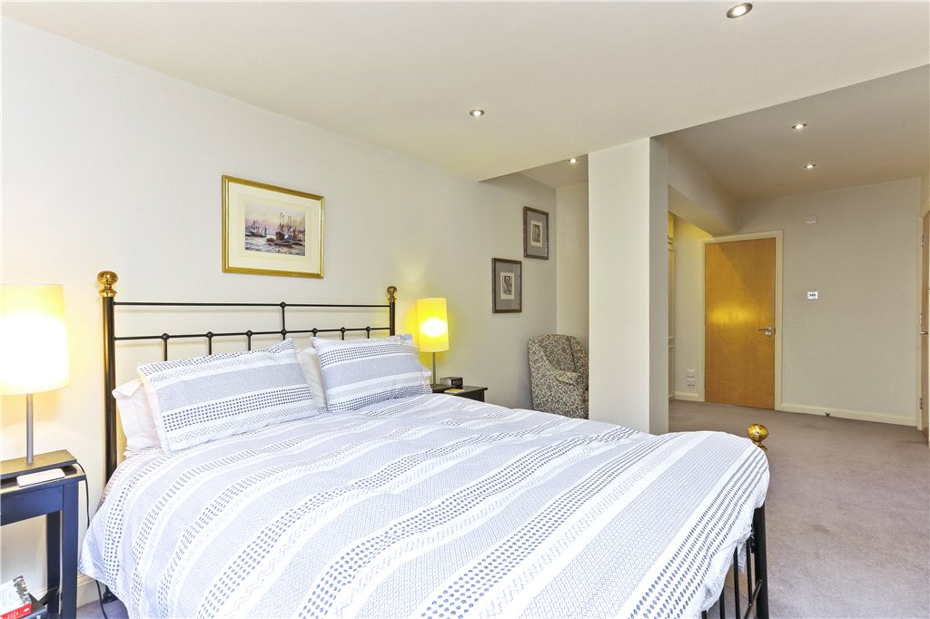2 bed apartment for sale in Tamarind Court, 18 Gainsford Street 10