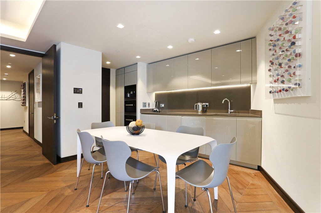 2 bed apartment for sale in Earls Way, London  - Property Image 12