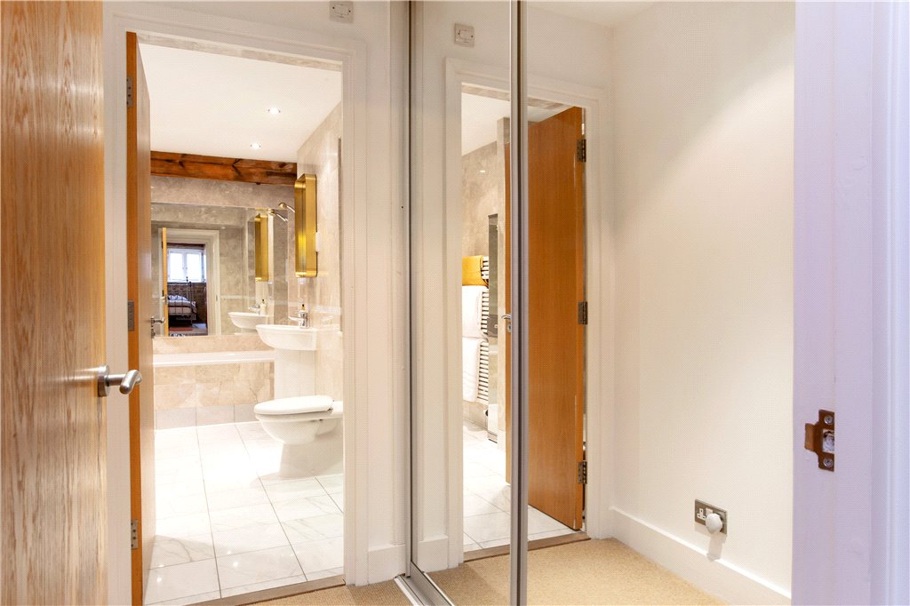 2 bed apartment for sale in Shad Thames, London  - Property Image 9