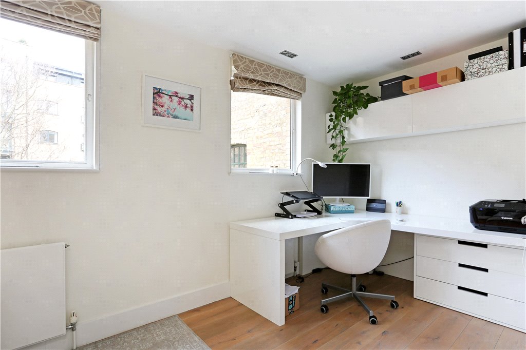 3 bed house for sale in Butlers & Colonial Wharf, London  - Property Image 17