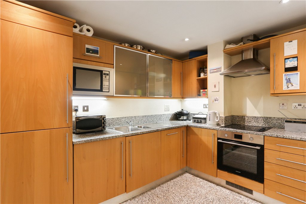 1 bed apartment for sale in Cayenne Court, London  - Property Image 2