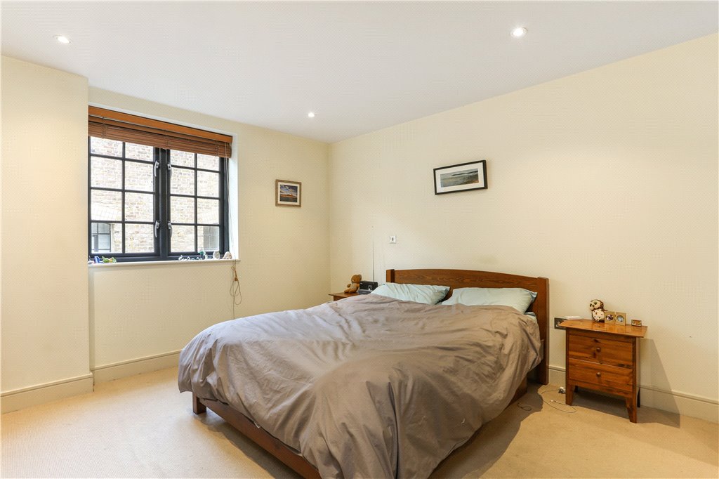 1 bed apartment for sale in Cayenne Court, London  - Property Image 4