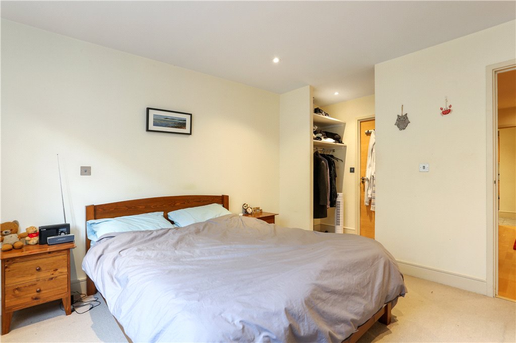 1 bed apartment for sale in Cayenne Court, London  - Property Image 10