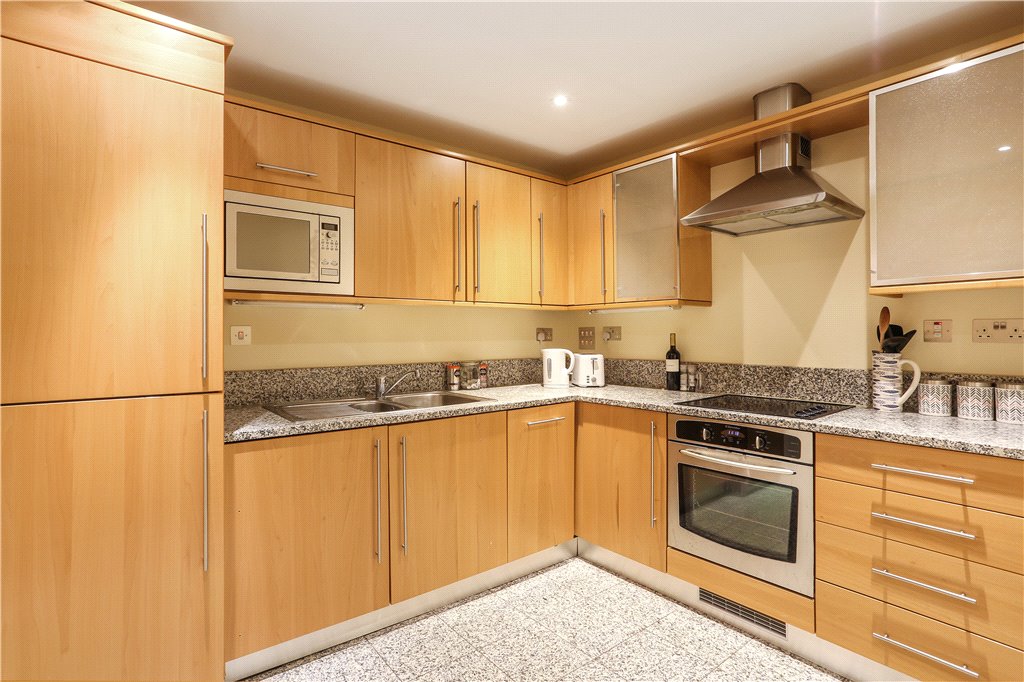 1 bed apartment for sale in Cayenne Court, London  - Property Image 2