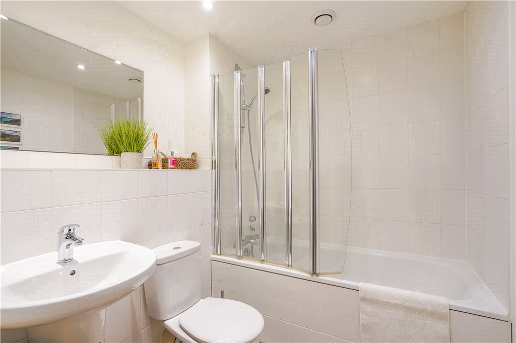 2 bed apartment for sale in Sandover House, 124 Spa Road 11