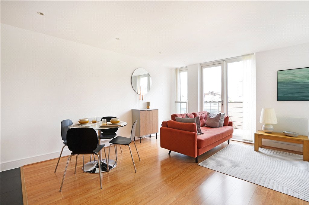 2 bed apartment for sale in East Lane, London  - Property Image 6