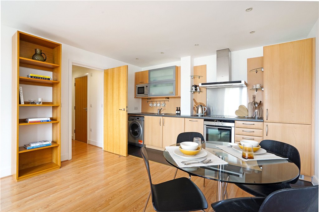 2 bed apartment for sale in East Lane, London  - Property Image 8