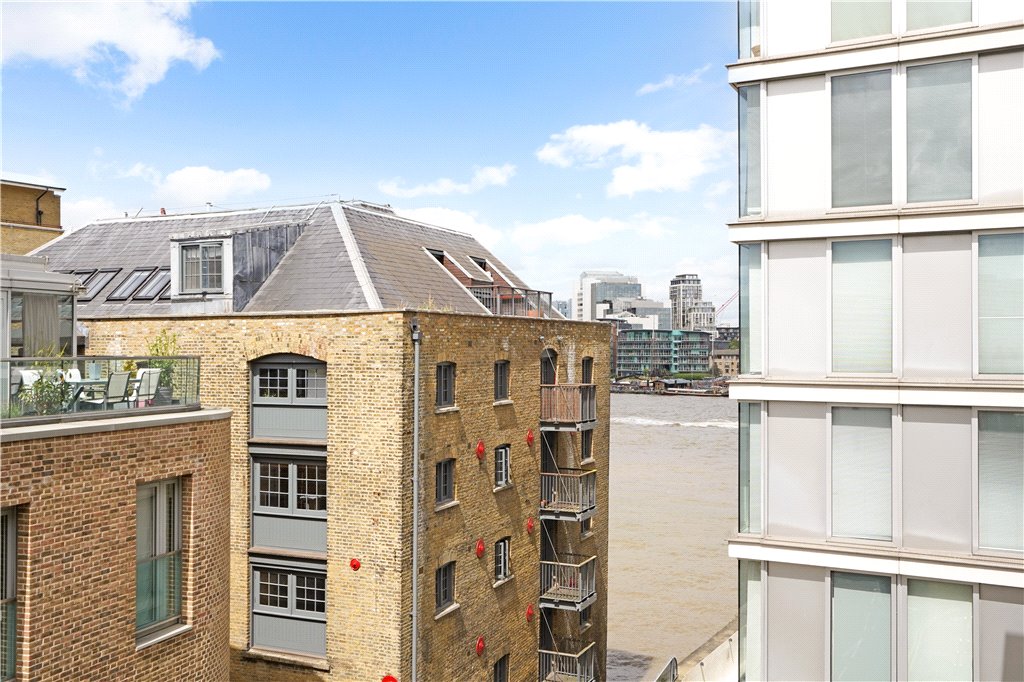 2 bed apartment for sale in East Lane, London  - Property Image 5