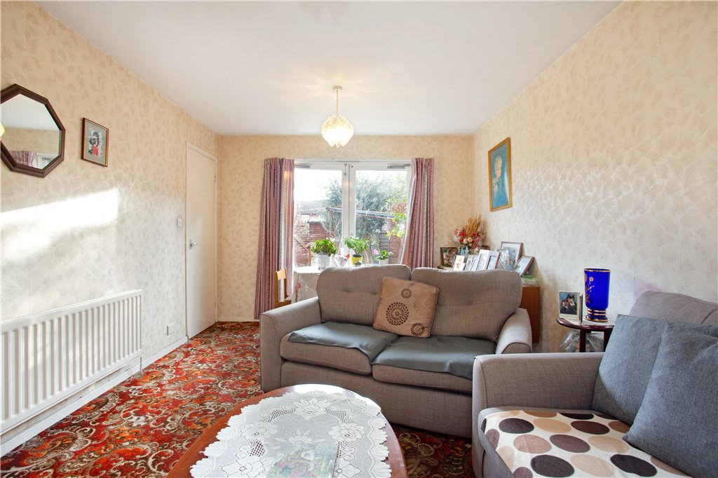 3 bed house for sale in Simms Road, London  - Property Image 5