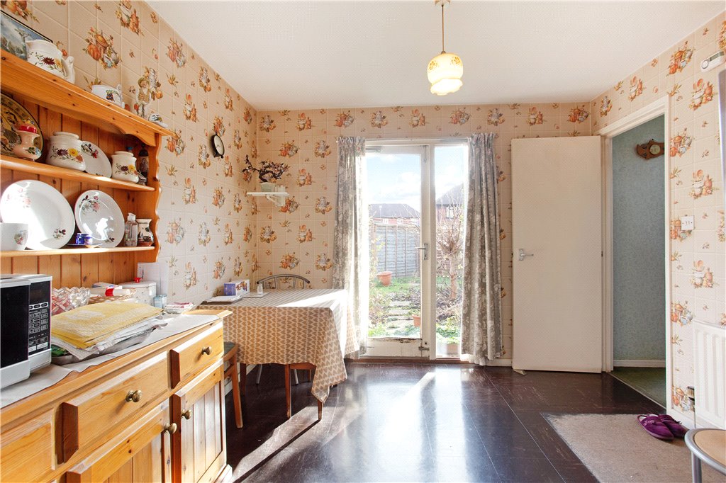 3 bed house for sale in Simms Road, London  - Property Image 6