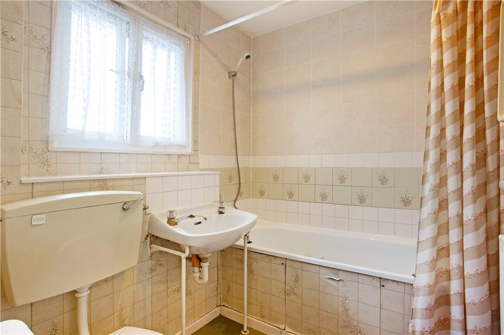 3 bed house for sale in Simms Road, London  - Property Image 11