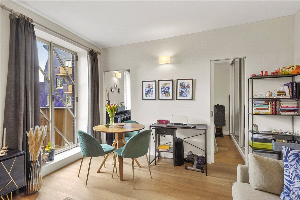 1 bed apartment for sale in Queen Elizabeth Street, London  - Property Image 1