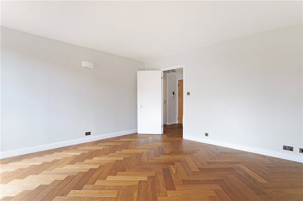 1 bed apartment for sale in Queen Elizabeth Street, London 2