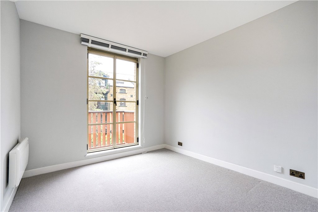 1 bed apartment for sale in Queen Elizabeth Street, London 4