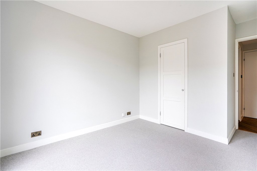1 bed apartment for sale in Queen Elizabeth Street, London 5