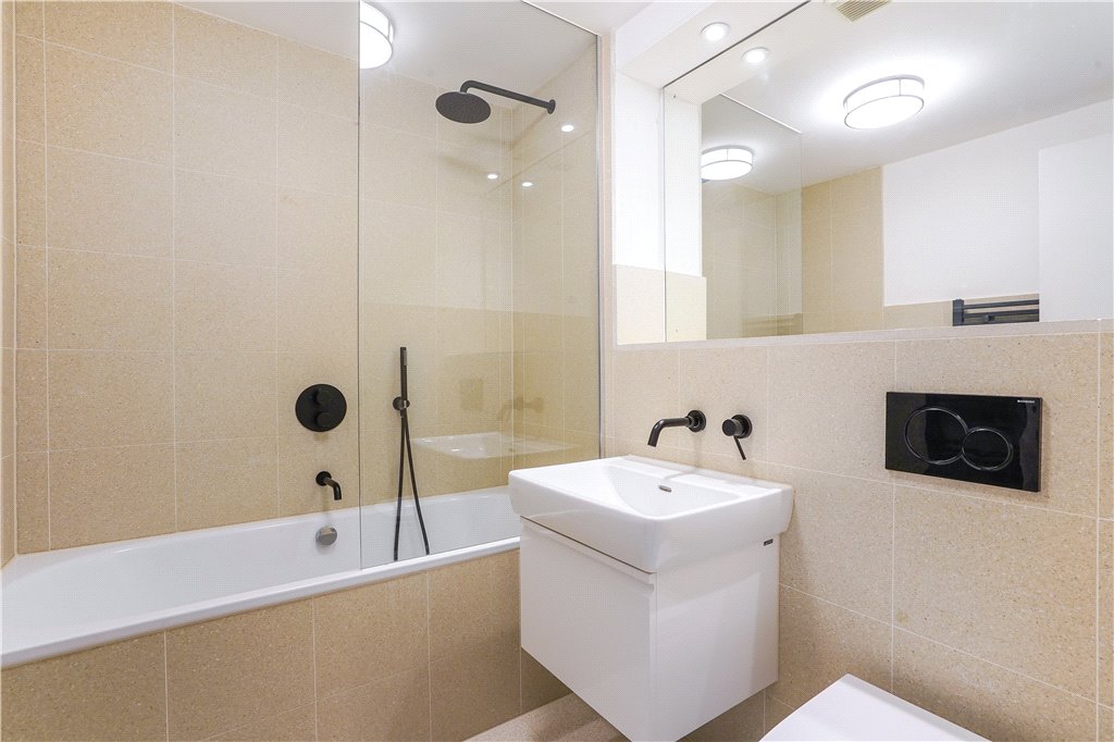 1 bed apartment for sale in Queen Elizabeth Street, London 6