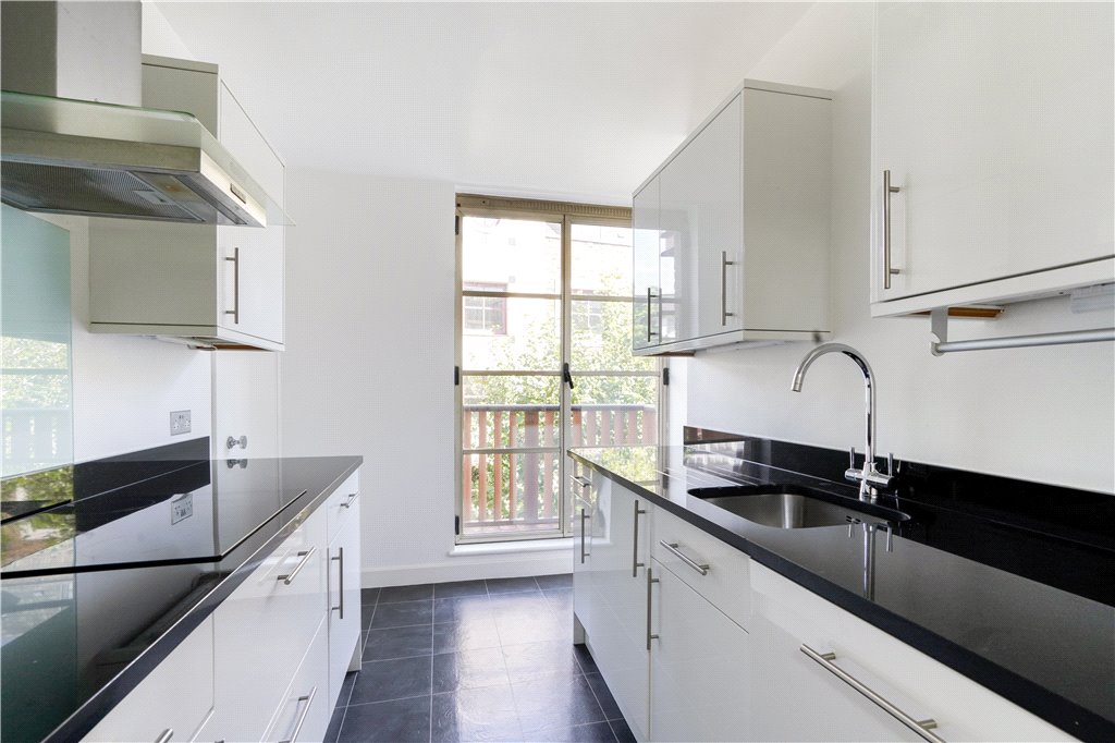2 bed apartment for sale in Queen Elizabeth Street, London 3