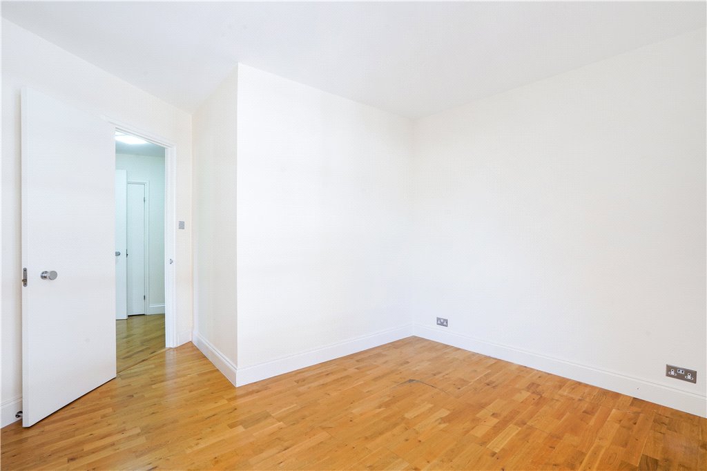 2 bed apartment for sale in Queen Elizabeth Street, London 15