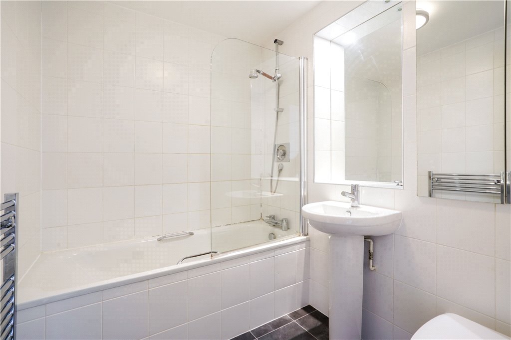 2 bed apartment for sale in Queen Elizabeth Street, London 6