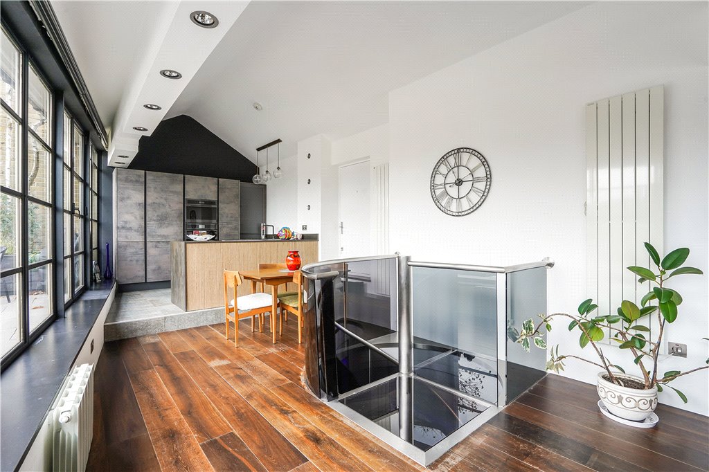 3 bed apartment for sale in Queen Elizabeth Street, London  - Property Image 2