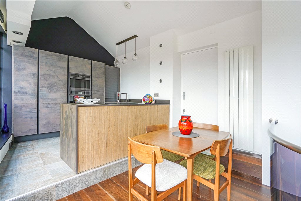 3 bed apartment for sale in Queen Elizabeth Street, London  - Property Image 9