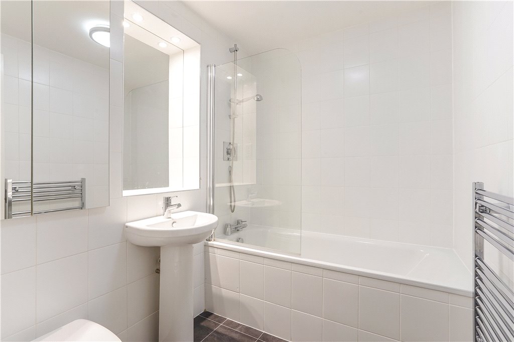2 bed apartment for sale in Queen Elizabeth Street, London 12