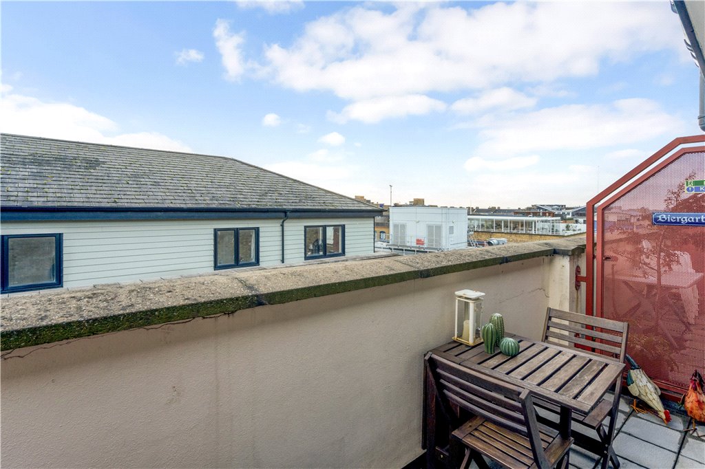 3 bed maisonette for sale in Gainsford Street, London  - Property Image 3