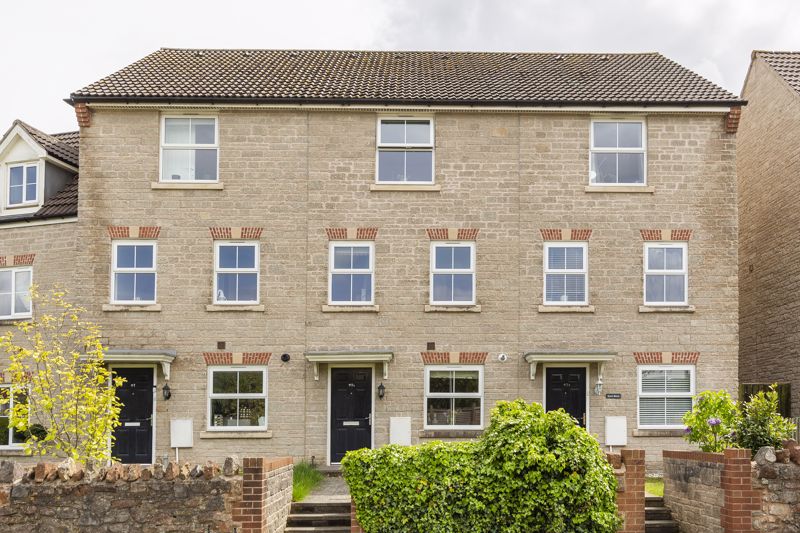 Located on the edge of this popular development, this very well-presented modern townhouse offers a south-facing rear garden and single garage.