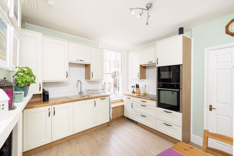 2 bed flat for sale in Ambra Vale West, Bristol  - Property Image 4