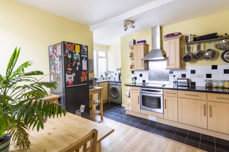 *** NO ONWARD CHAIN *** Occupying a highly sought after location within Southville, this converted ground floor apartment with it's own private entrance would make an ideal first purchase or investment property. 