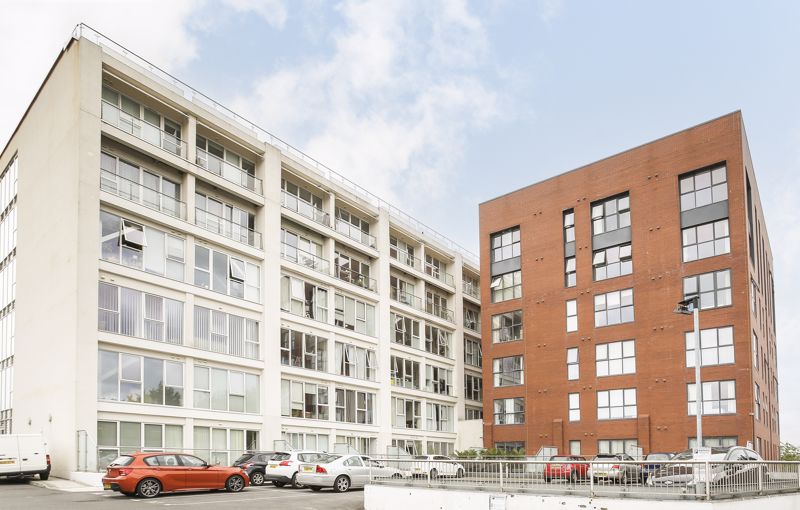 2 bed flat for sale in Skypark Road, Bristol  - Property Image 1