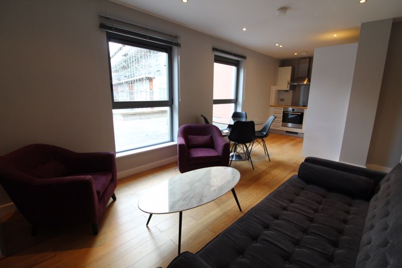 A stunning fourth floor apartment right in the heart of the City Centre, offering immediate access to the Watershed Harbourside area, Queens Square and Park Street.<br/><br/>High quality finish. Available now. Students considered for immediate move in.