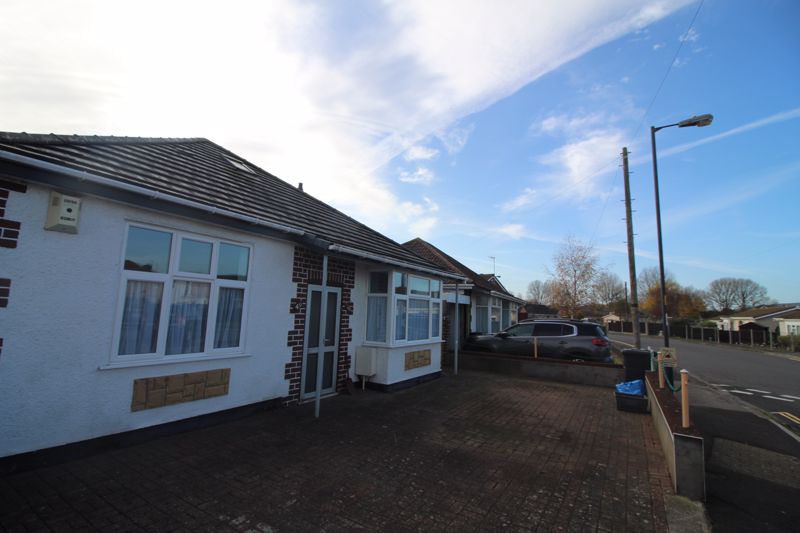 2 bed bungalow to rent in 49 Risdale Road, Bristol - Property Image 1