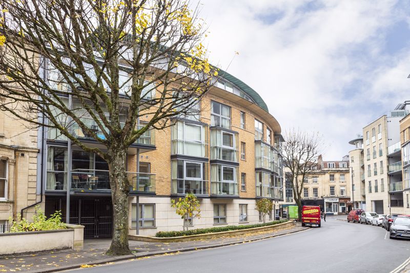 2 bed flat for sale in Merchants Road, Bristol  - Property Image 1