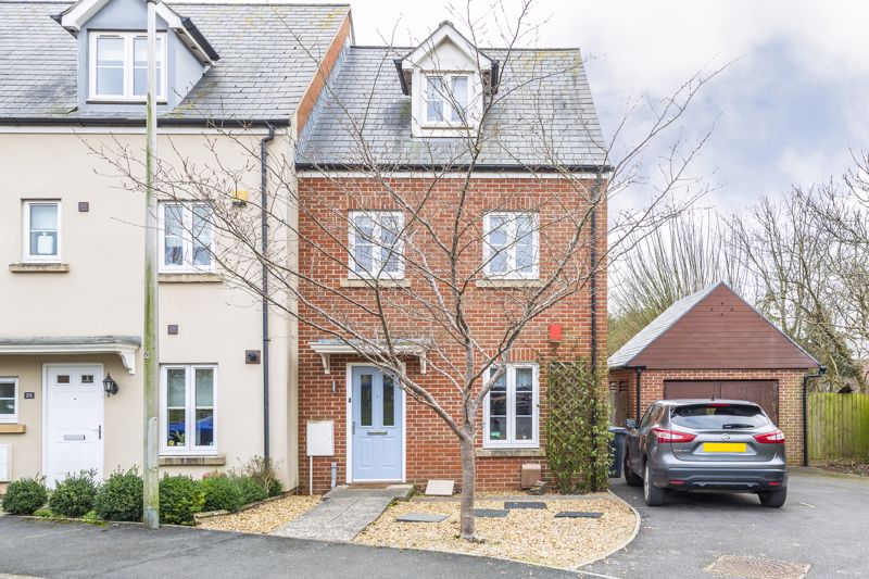 NO CHAIN Set in a  prime position, located within a highly desirable development, this three bedroom town house enjoys OFF-STREET PARKING, SINGLE GARAGE and GENEROUS SOUTH-FACING REAR GARDEN.