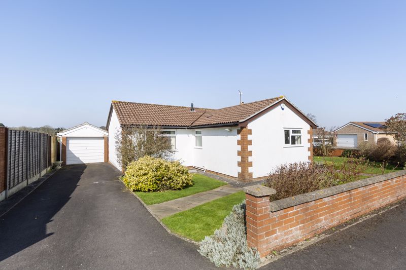 NO CHAIN - Three bedroom detached bungalow located on a quiet cul de sac with open plan kitchen dining room, single garage and off street parking. 