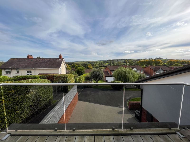 4 bed house for sale in Catley Grove, Bristol  - Property Image 2