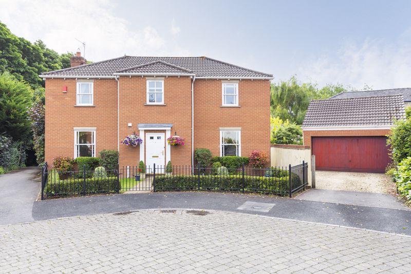 Well presented four bedroom detached family home located on the highly desirable Farleigh Green development with beautiful south facing garden, double garage and off street parking. Offered with No onward Chain