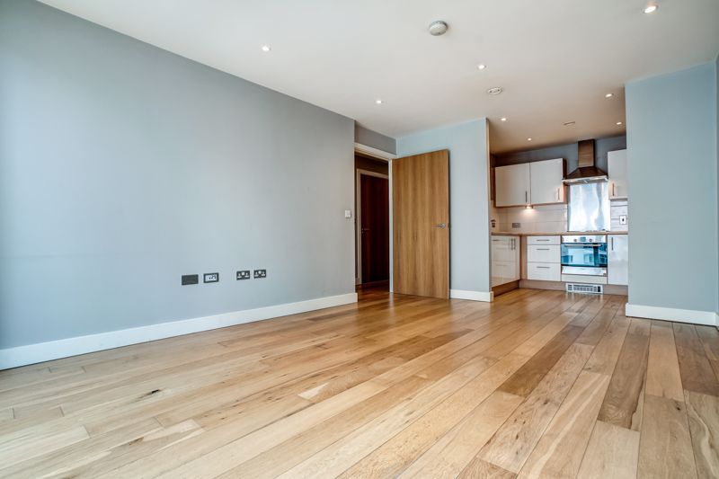 1 bed flat for sale in Meridian Plaza, Cardiff - Property Image 1