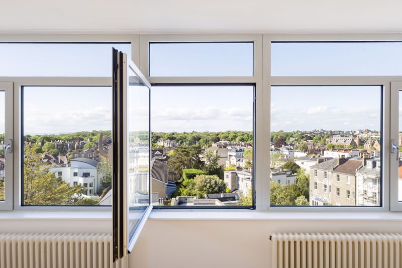 2 bed flat for sale in Clifton Down, Bristol  - Property Image 2