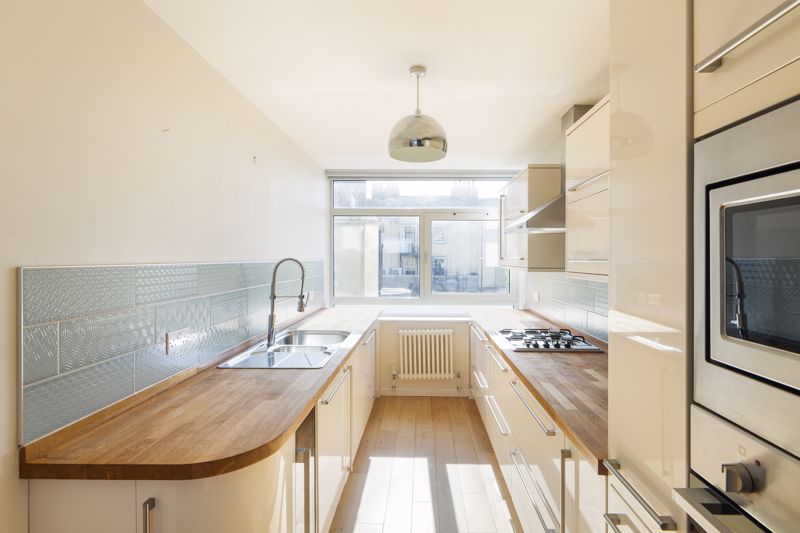 2 bed flat for sale in Clifton Down, Bristol 5
