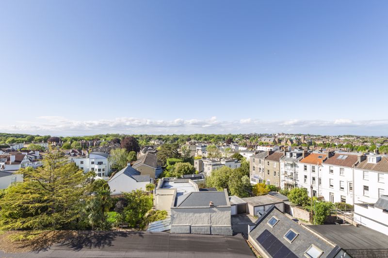 2 bed flat for sale in Clifton Down, Bristol 3