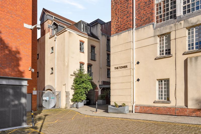 2 bed flat for sale in Georges Square, Bristol - Property Image 1