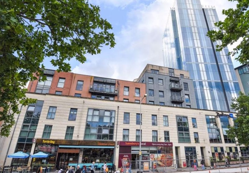 2 bed flat for sale in Central Quay, Broad Quay, Bristol - Property Image 1